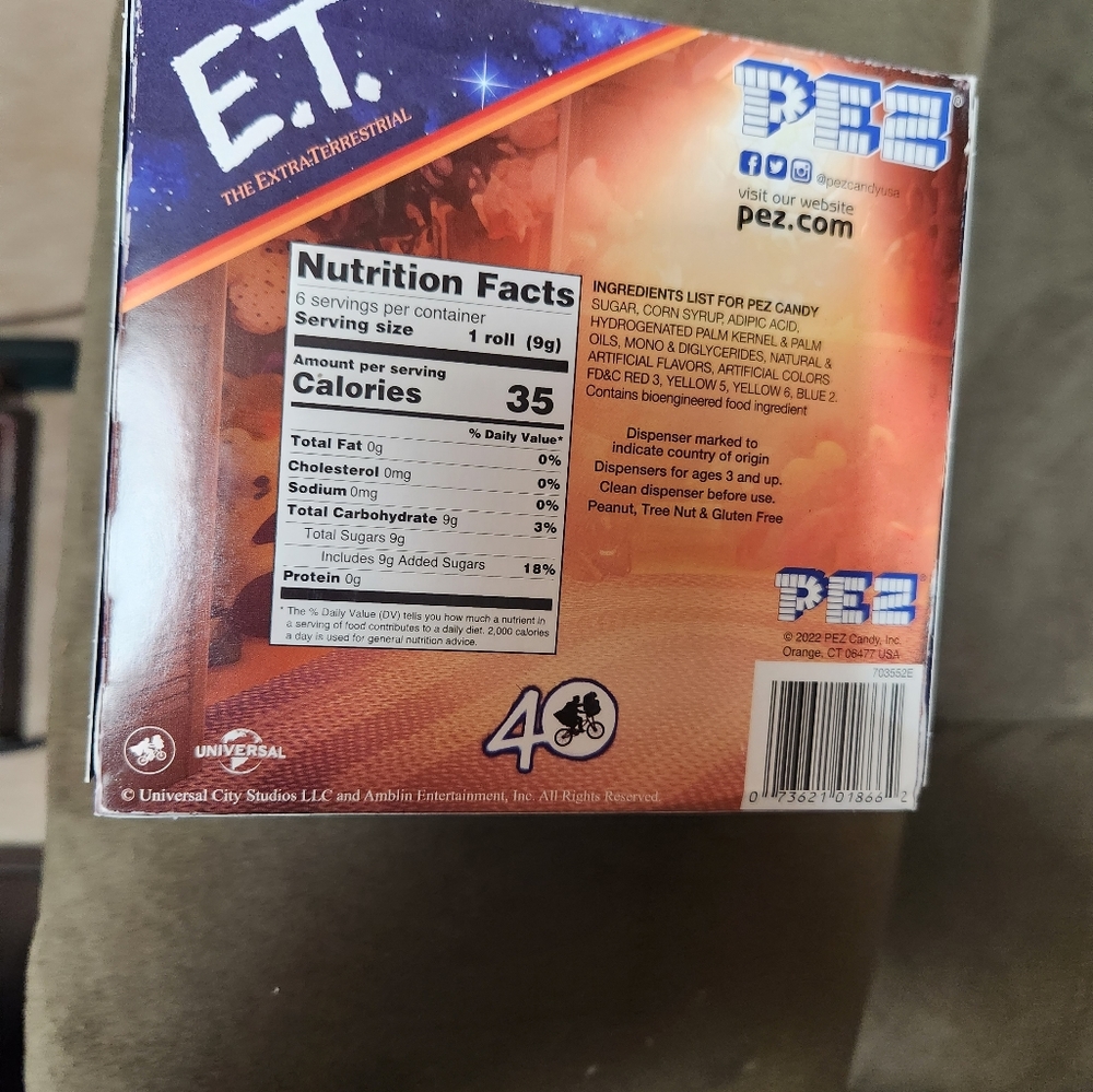 PEZ Candy Dispenser E.T. 40th Anniversary Gift Set Extraterrestrial BRAND NEW - Picture 2 of 2